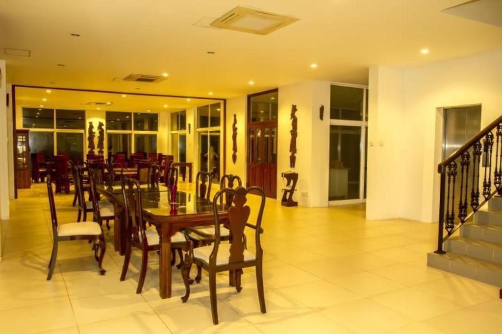 Hotel Villa Viana Marawila Extérieur photo