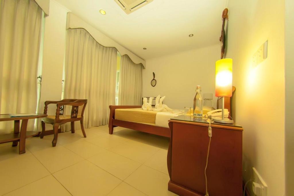 Hotel Villa Viana Marawila Extérieur photo